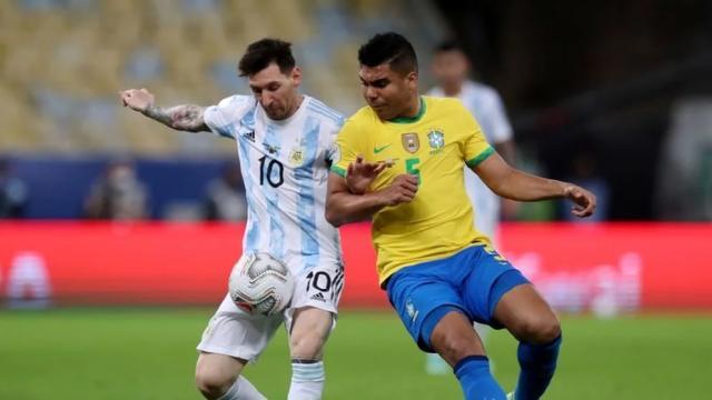 开云综合服务-有幸跟梅罗内马尔同时代 卡塞米罗喜欢做榜样球员